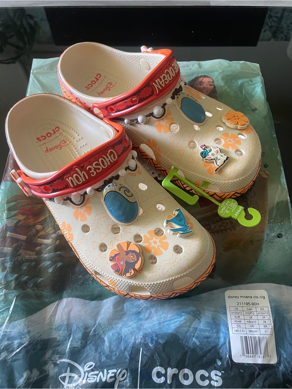 Crocs x Disney Moana
Classic Clogs - Men's Size 10 (NWT w/ Original Bag)